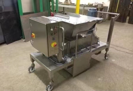 移動打碎機，運用于干濕結(jié)塊物料的打碎打散
